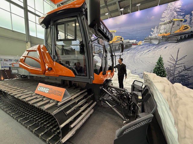 Блог о машиностроении и технике | Компания UMG на «Иннопроме» в первый раз представила русскую снегоуплотнительную машину РТ-6 Компания UMG на «Иннопроме» впервые представила отечественную снегоуплотнительную машину РТ-6