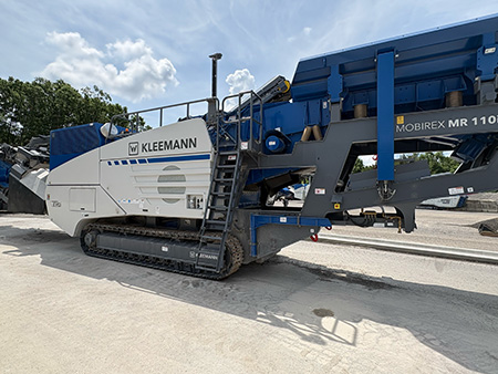Блог о машиностроении и технике | John Deere Bets Connected Roadbuilding Is Its Next Competitive Advantage John-Deere-mobile-impact-crusher